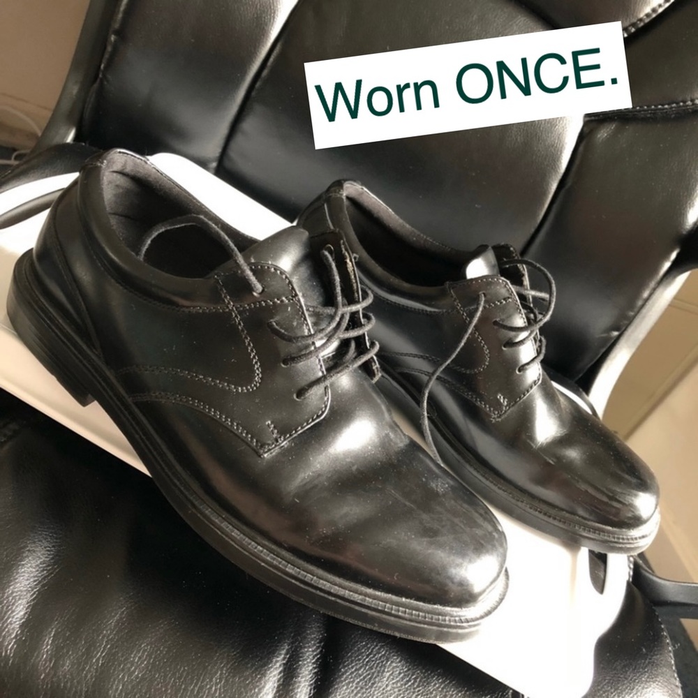 Nun Bush Slip-Resistant oxfords, only worn once! Size 9M.